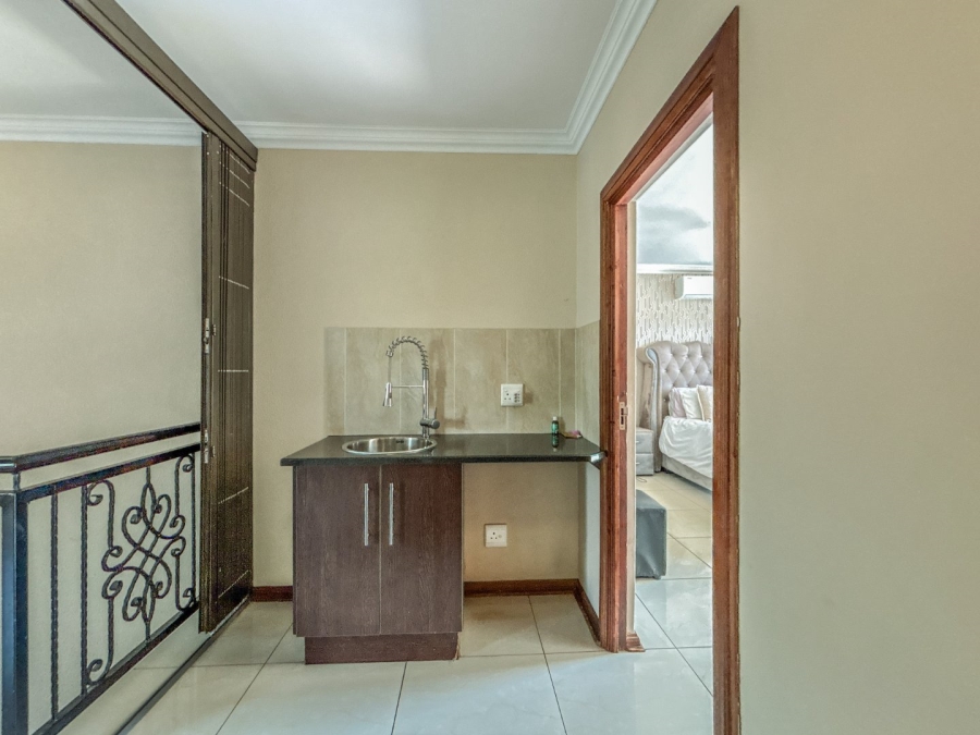 4 Bedroom Property for Sale in Thatchfield Estate Gauteng