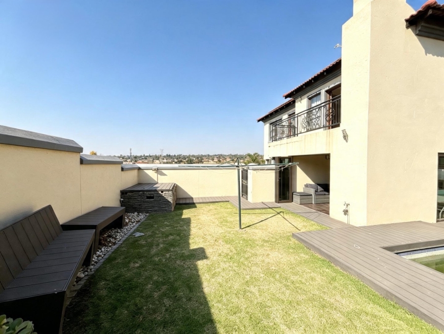 4 Bedroom Property for Sale in Thatchfield Estate Gauteng