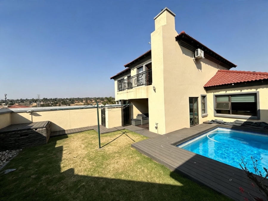 4 Bedroom Property for Sale in Thatchfield Estate Gauteng
