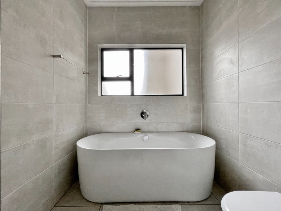 To Let 3 Bedroom Property for Rent in Waterfall Gauteng