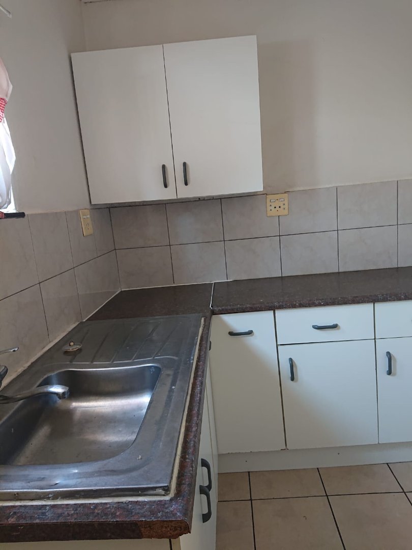 To Let 1 Bedroom Property for Rent in Buccleuch Gauteng