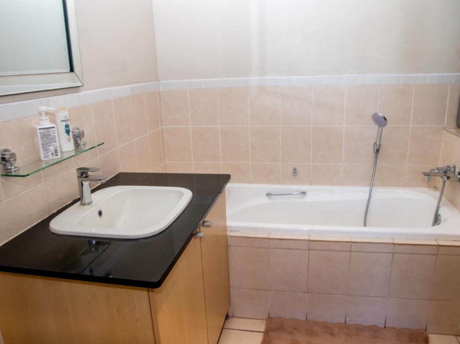 To Let 2 Bedroom Property for Rent in Morningside Manor Gauteng