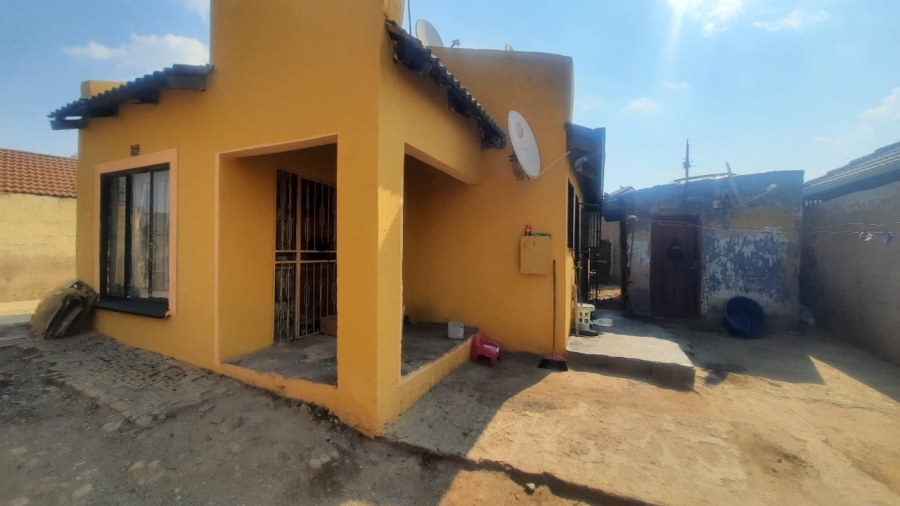 2 Bedroom Property for Sale in Makulong Gauteng