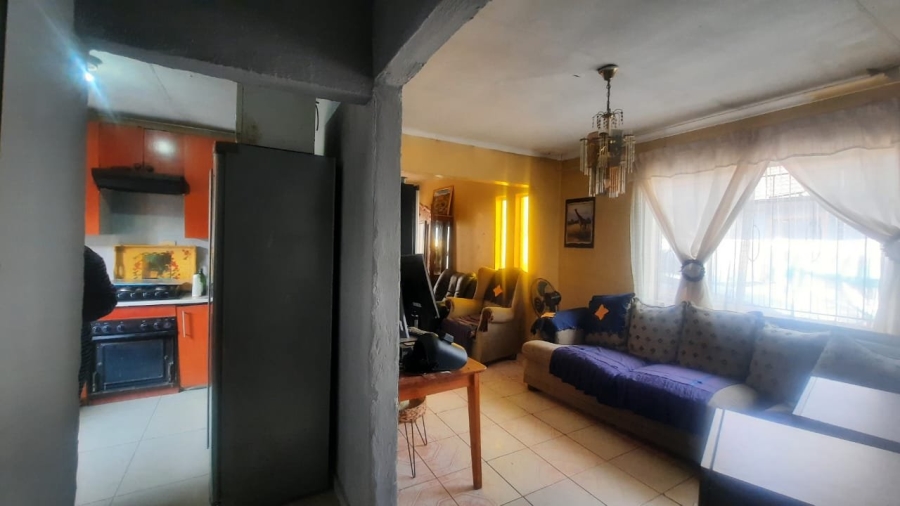 2 Bedroom Property for Sale in Makulong Gauteng