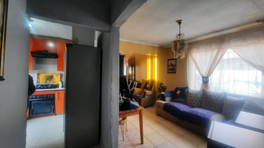 2 Bedroom Property for Sale in Makulong Gauteng