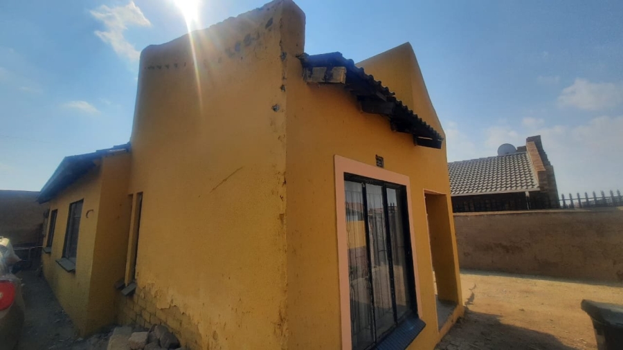 2 Bedroom Property for Sale in Makulong Gauteng
