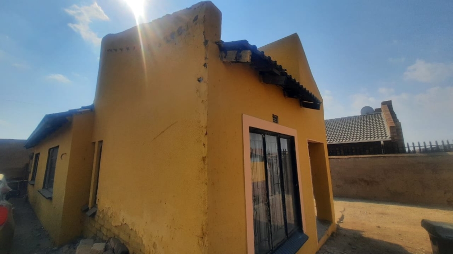 2 Bedroom Property for Sale in Makulong Gauteng