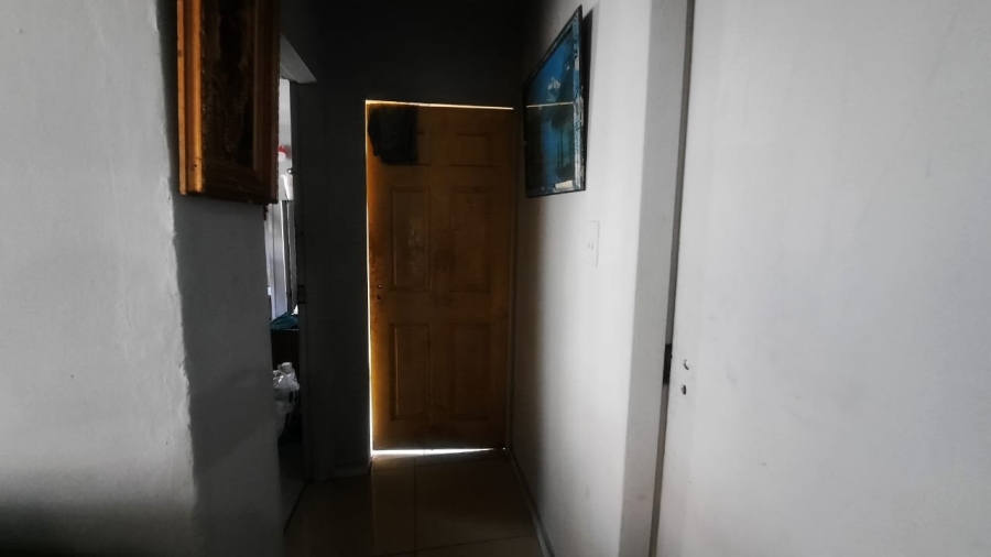 2 Bedroom Property for Sale in Makulong Gauteng
