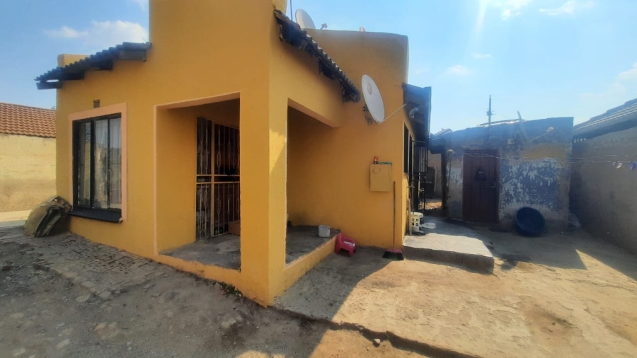 2 Bedroom Property for Sale in Makulong Gauteng