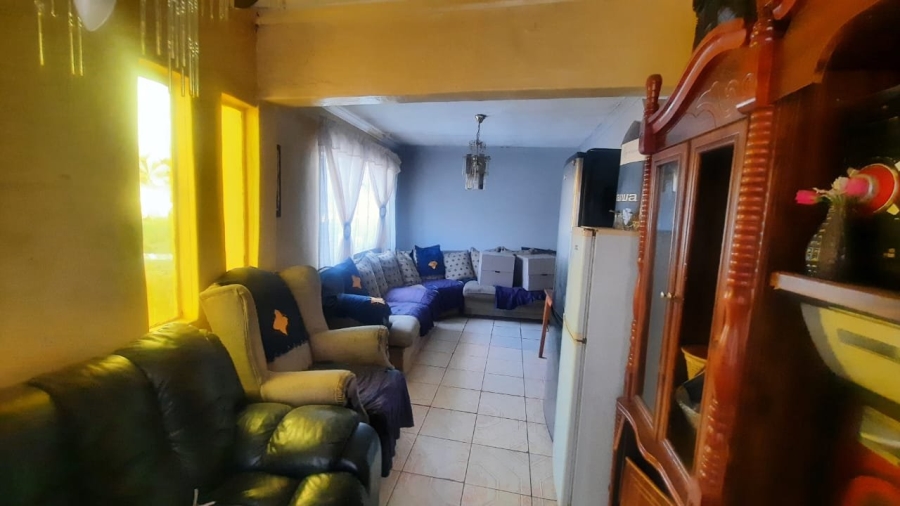 2 Bedroom Property for Sale in Makulong Gauteng