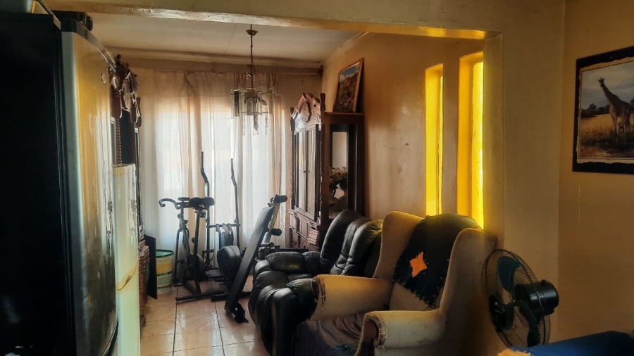 2 Bedroom Property for Sale in Makulong Gauteng
