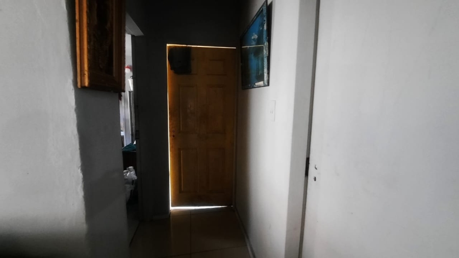 2 Bedroom Property for Sale in Makulong Gauteng