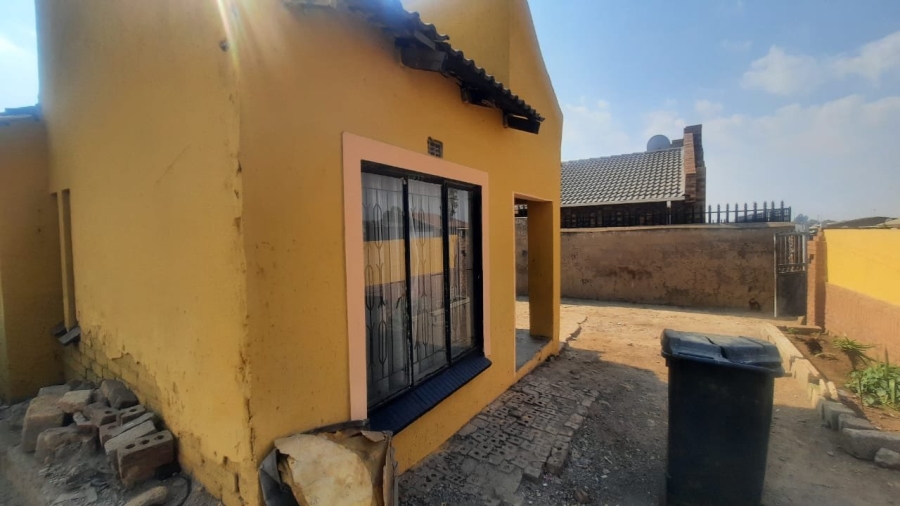2 Bedroom Property for Sale in Makulong Gauteng
