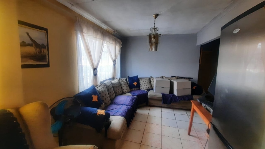 2 Bedroom Property for Sale in Makulong Gauteng