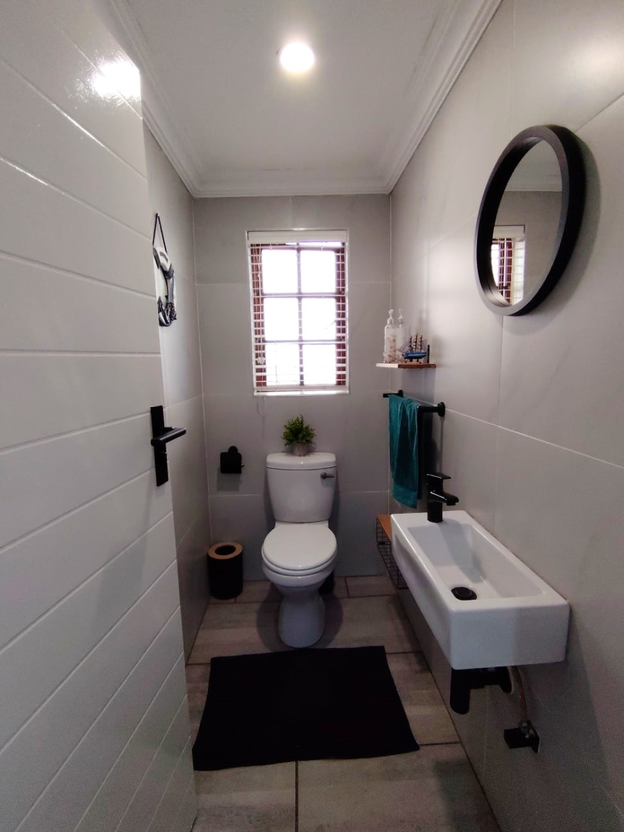 3 Bedroom Property for Sale in Glen Marais Gauteng