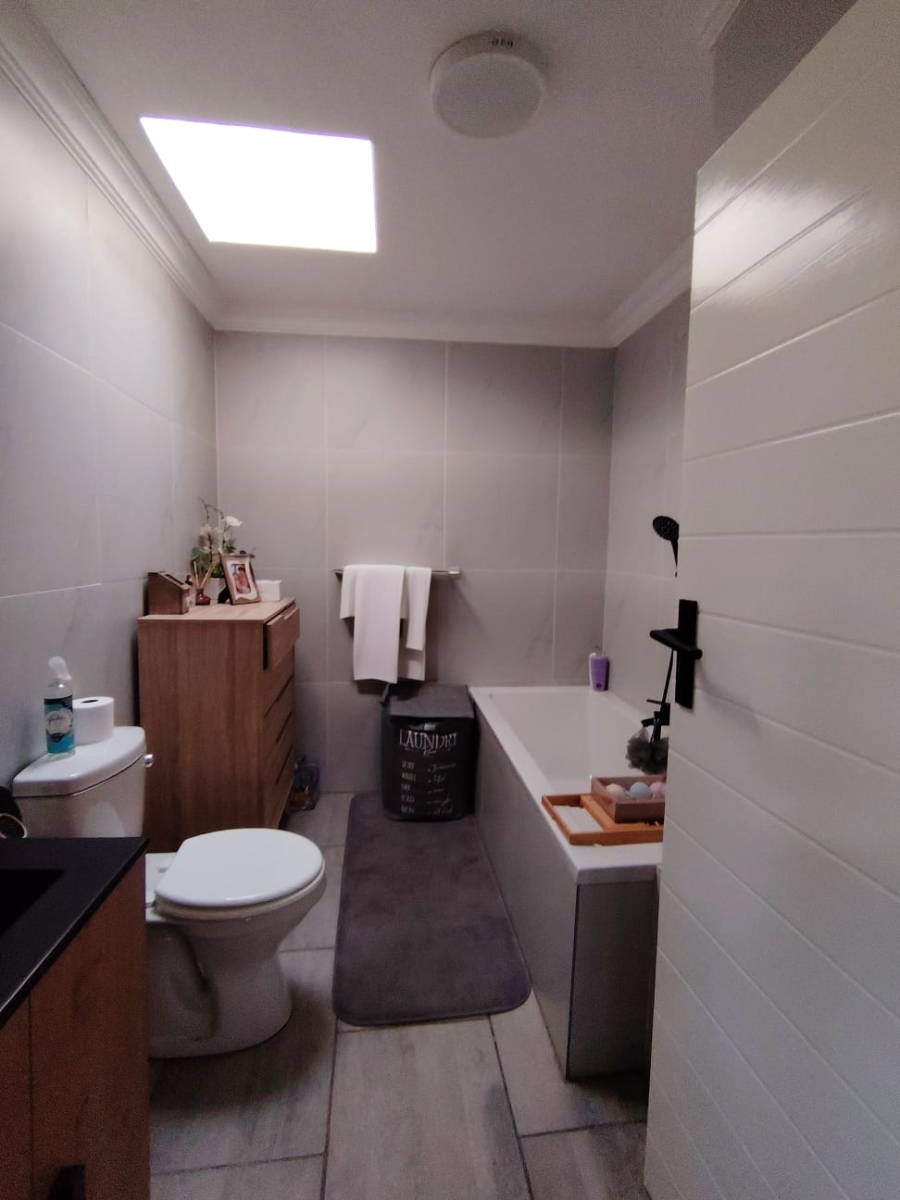 3 Bedroom Property for Sale in Glen Marais Gauteng