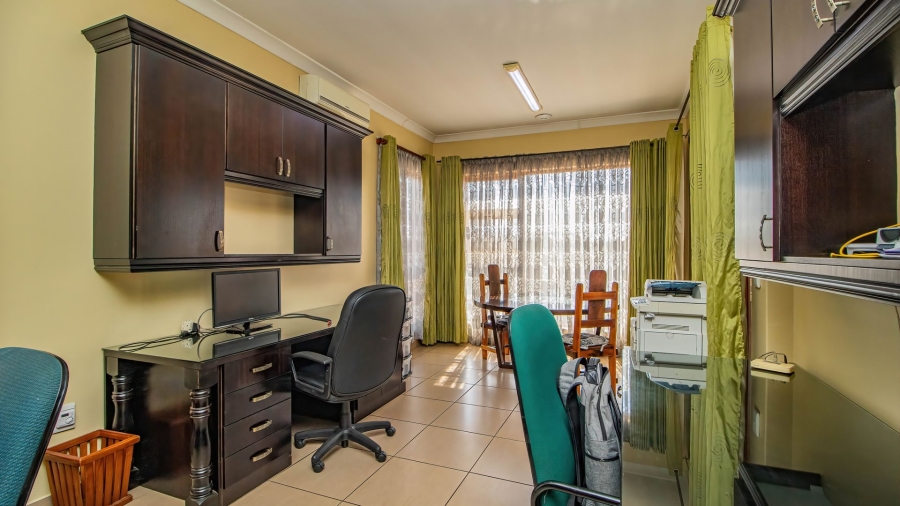 4 Bedroom Property for Sale in Serengeti Lifestyle Estate Gauteng