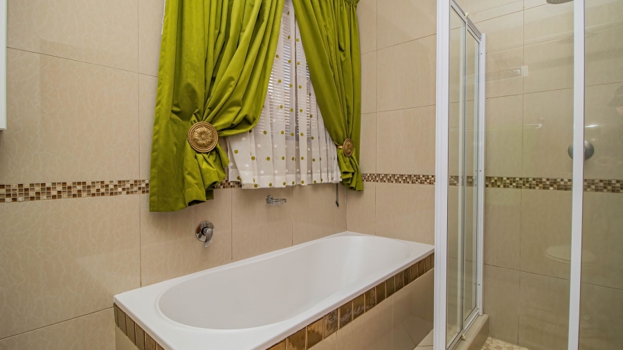 4 Bedroom Property for Sale in Serengeti Lifestyle Estate Gauteng