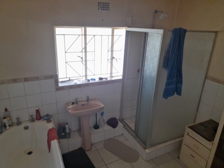 Commercial Property for Sale in Boltonwold Gauteng