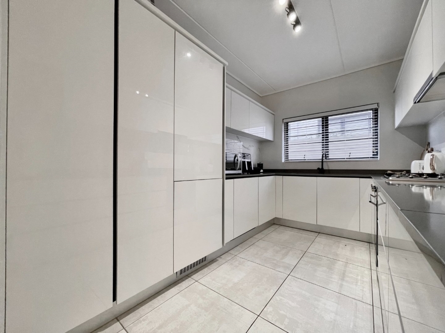 To Let 3 Bedroom Property for Rent in Waterfall Gauteng