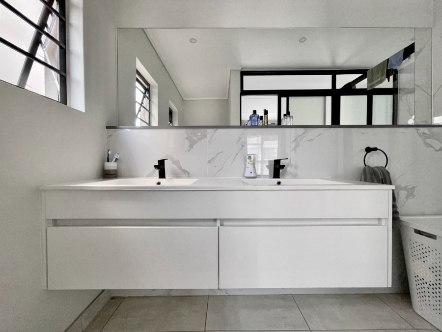 To Let 3 Bedroom Property for Rent in Waterfall Gauteng