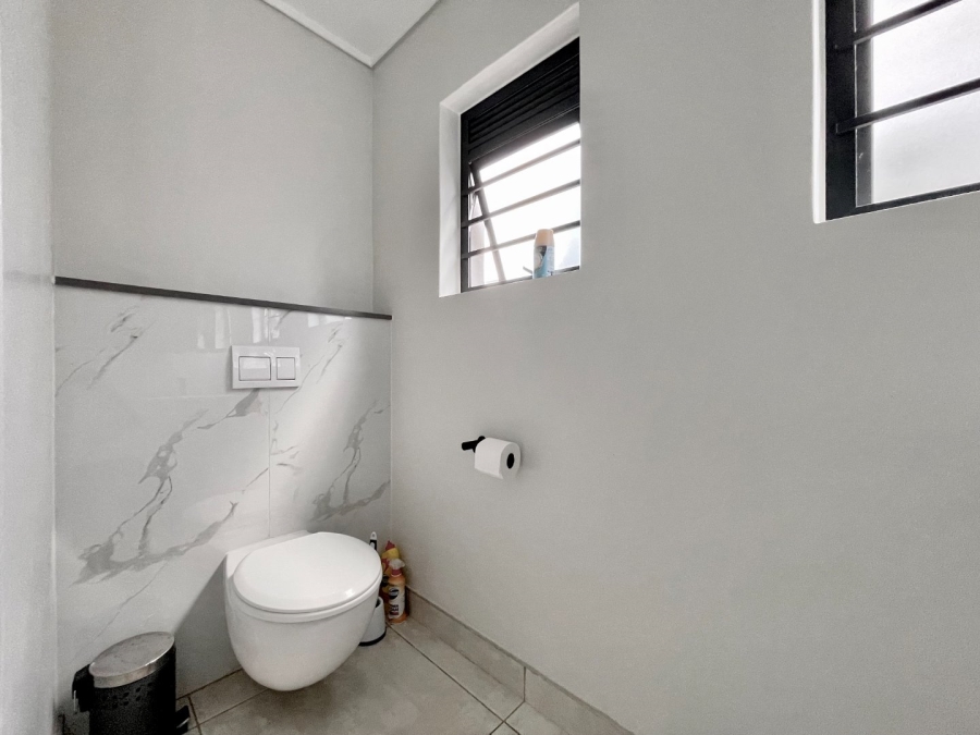 To Let 3 Bedroom Property for Rent in Waterfall Gauteng