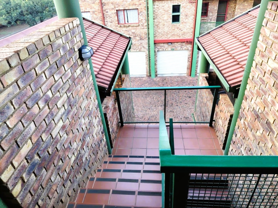 To Let 2 Bedroom Property for Rent in Moregloed Gauteng