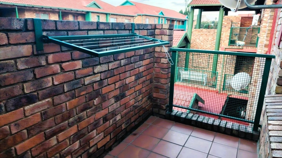 To Let 2 Bedroom Property for Rent in Moregloed Gauteng