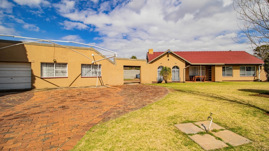 3 Bedroom Property for Sale in Bonaero Park Gauteng