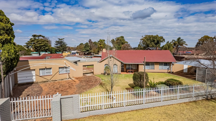 3 Bedroom Property for Sale in Bonaero Park Gauteng