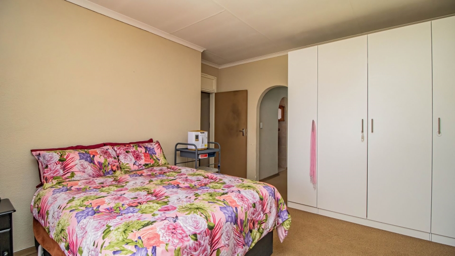 3 Bedroom Property for Sale in Bonaero Park Gauteng