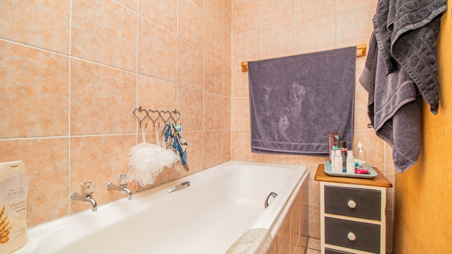 3 Bedroom Property for Sale in Bonaero Park Gauteng