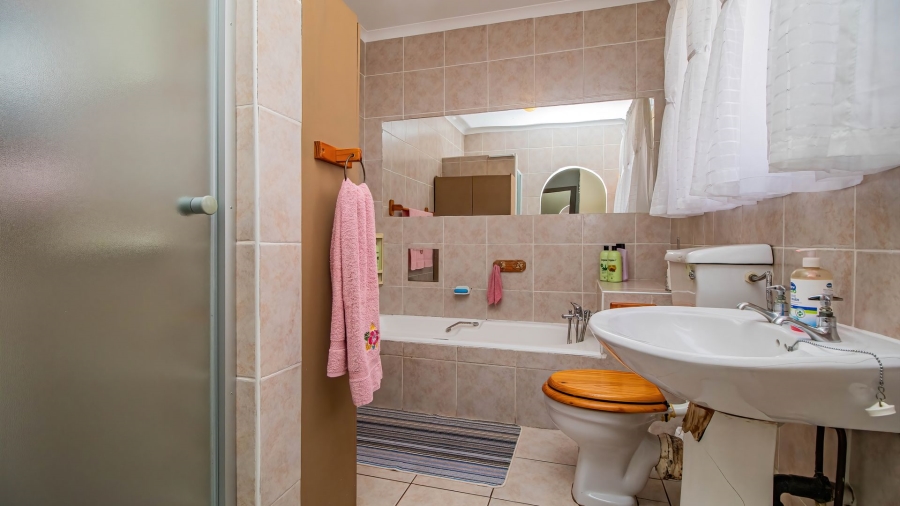 3 Bedroom Property for Sale in Bonaero Park Gauteng