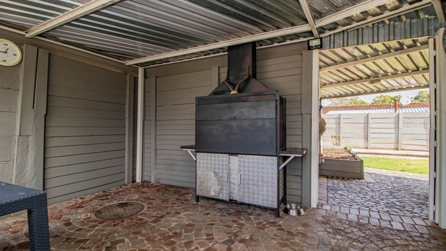 3 Bedroom Property for Sale in Bonaero Park Gauteng