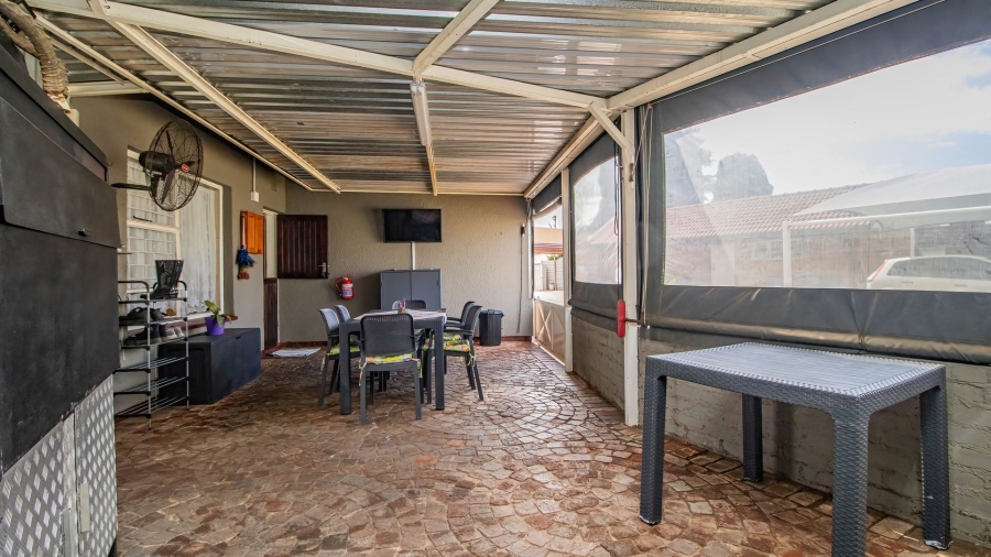 3 Bedroom Property for Sale in Bonaero Park Gauteng