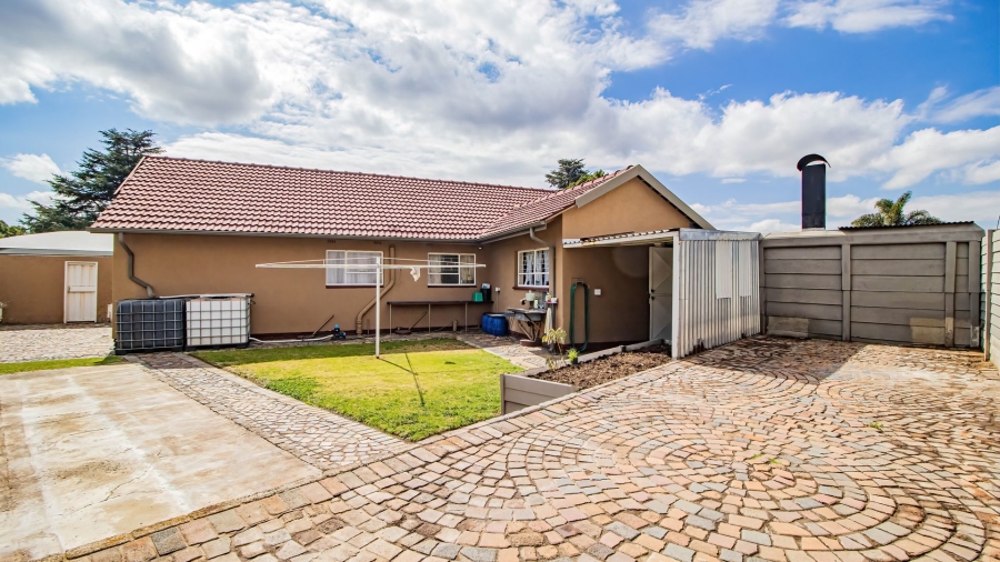 3 Bedroom Property for Sale in Bonaero Park Gauteng