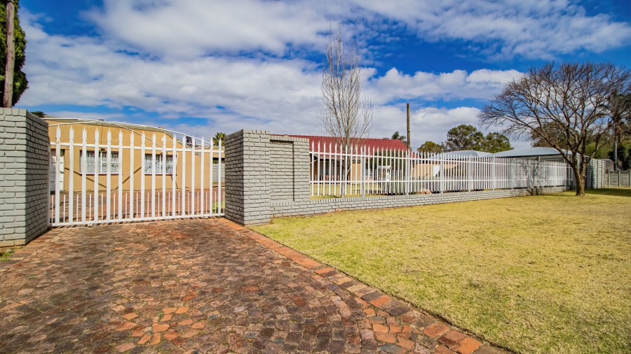 3 Bedroom Property for Sale in Bonaero Park Gauteng