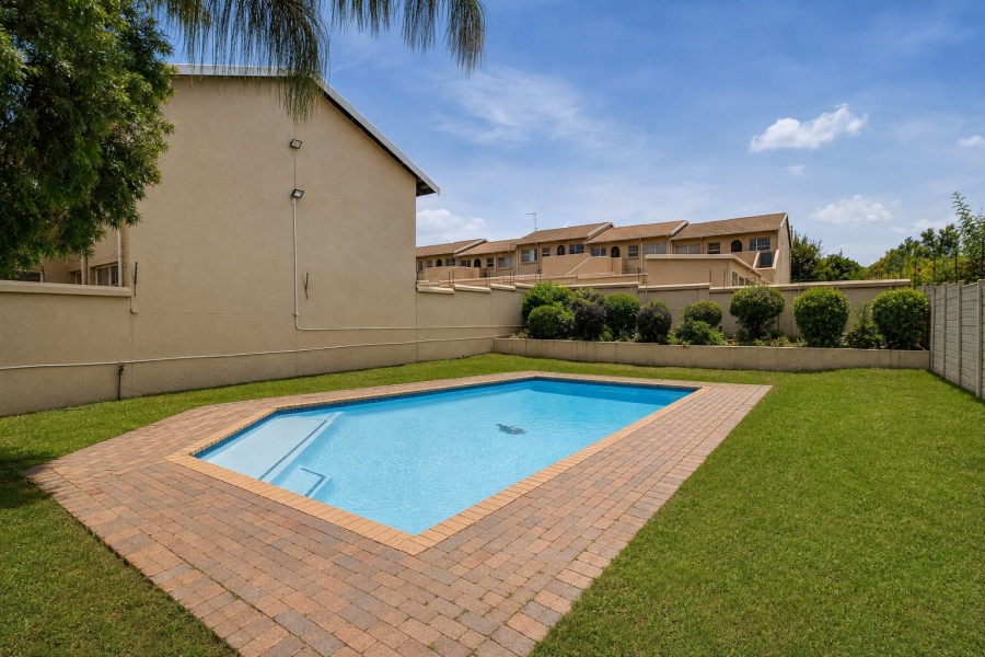 2 Bedroom Property for Sale in Buccleuch Gauteng