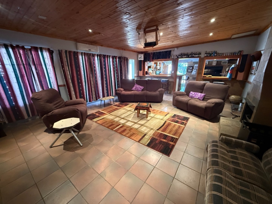 5 Bedroom Property for Sale in Rooihuiskraal Gauteng