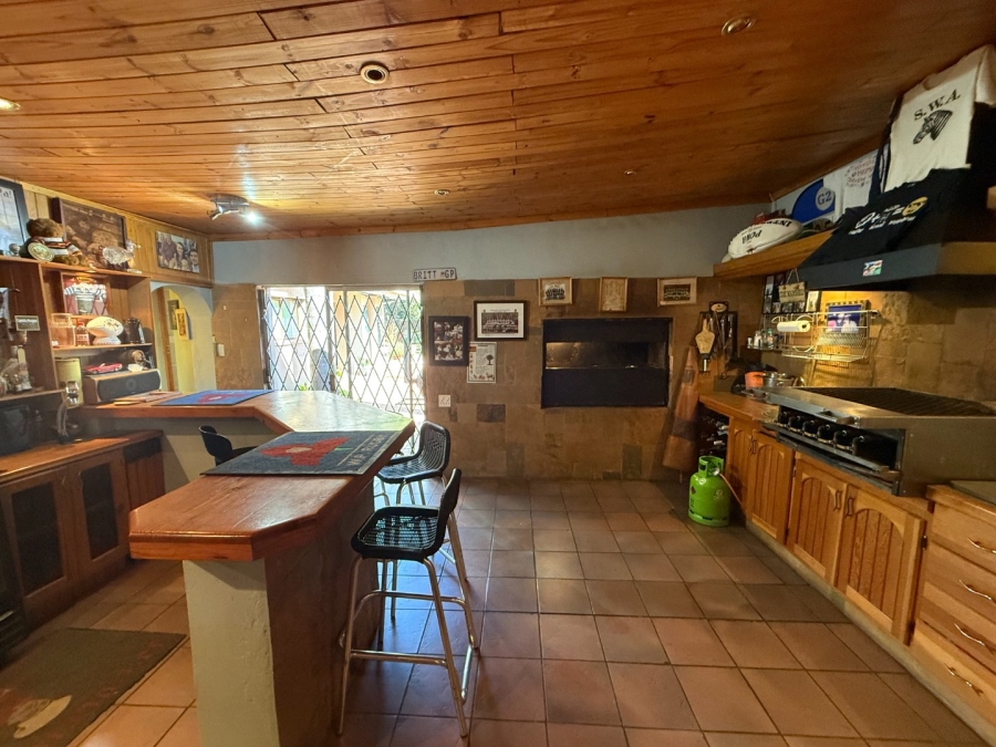 5 Bedroom Property for Sale in Rooihuiskraal Gauteng
