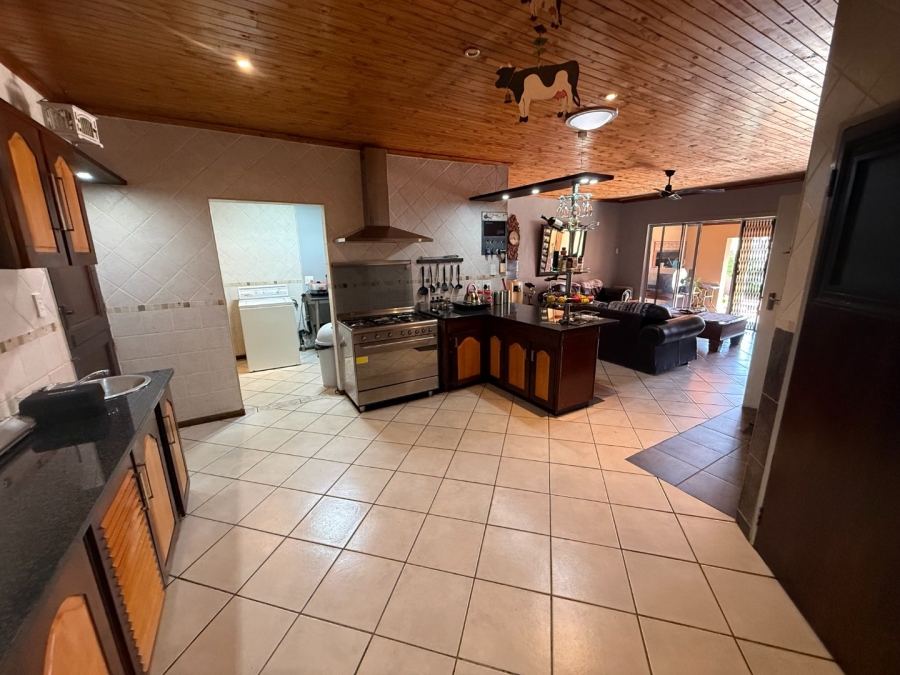 5 Bedroom Property for Sale in Rooihuiskraal Gauteng