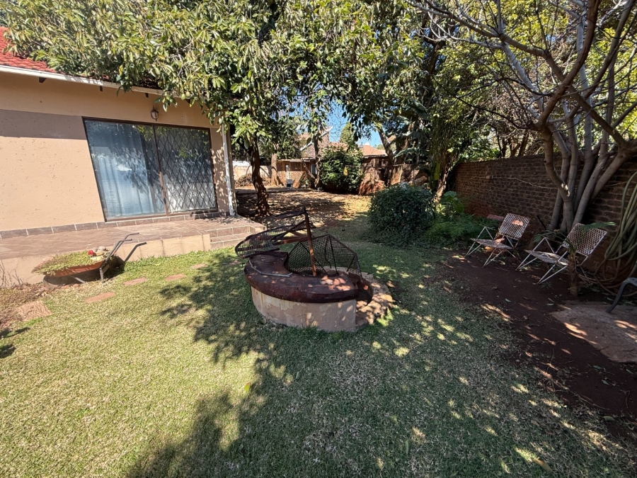 5 Bedroom Property for Sale in Rooihuiskraal Gauteng