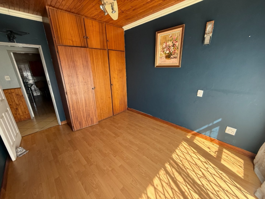 5 Bedroom Property for Sale in Rooihuiskraal Gauteng