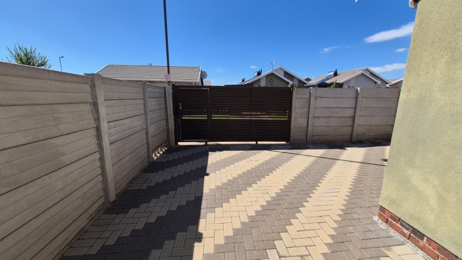 3 Bedroom Property for Sale in Sky City Gauteng