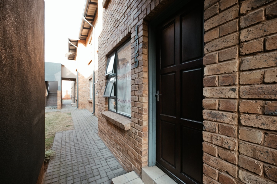 2 Bedroom Property for Sale in Albertsdal Gauteng