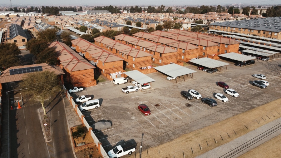 2 Bedroom Property for Sale in Albertsdal Gauteng