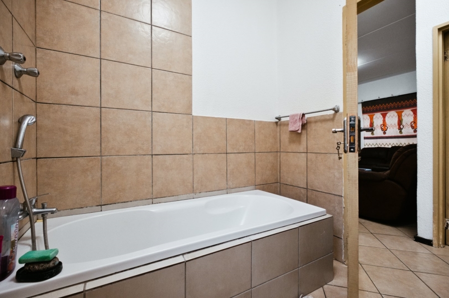 2 Bedroom Property for Sale in Albertsdal Gauteng