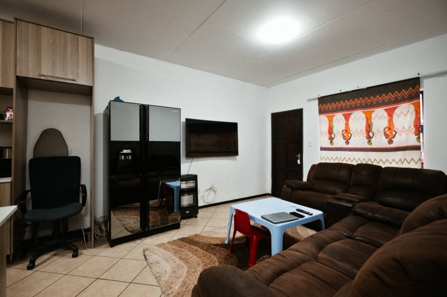 2 Bedroom Property for Sale in Albertsdal Gauteng
