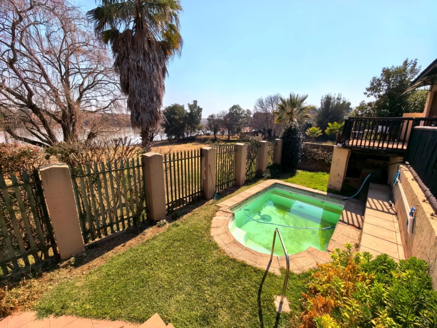 3 Bedroom Property for Sale in Vaal Bank Gauteng