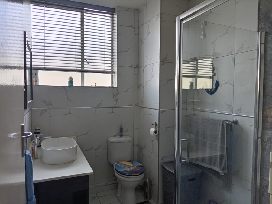 1 Bedroom Property for Sale in Bedford Gardens Gauteng